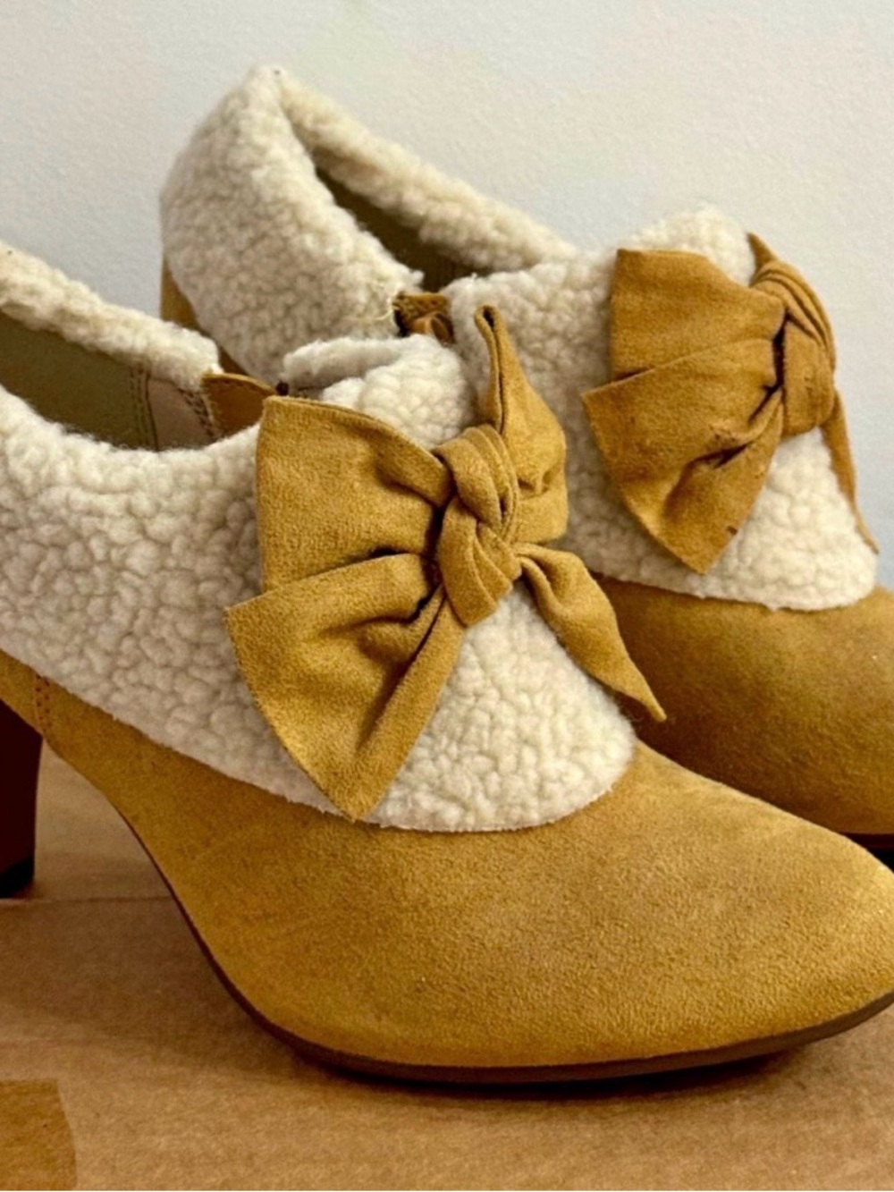 Women’s Mustard Yellow Suede & Cream Heeled Booties w/ Bow Accent NEW Size 7